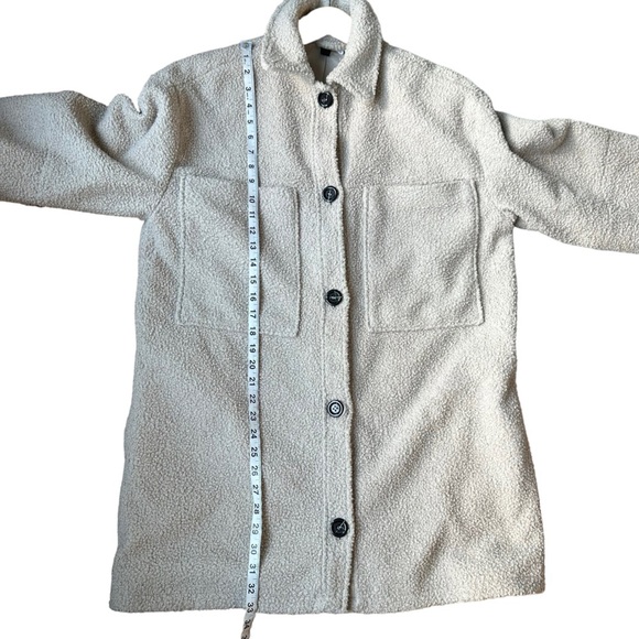 H&M Lightweight Beige Shearing Textured Button Front Shacket Jacket Size: Small - Picture 13 of 15